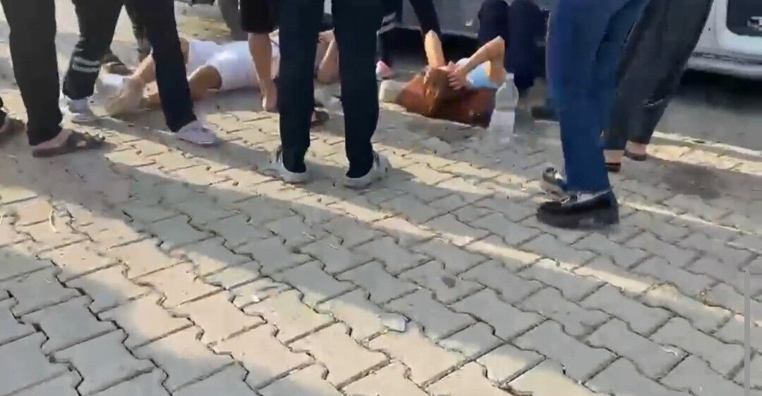 Adana’da Direksiyonda Uyuyan Dolmuş Şoförü Kaza Yaptı 7 Yaralı (2)