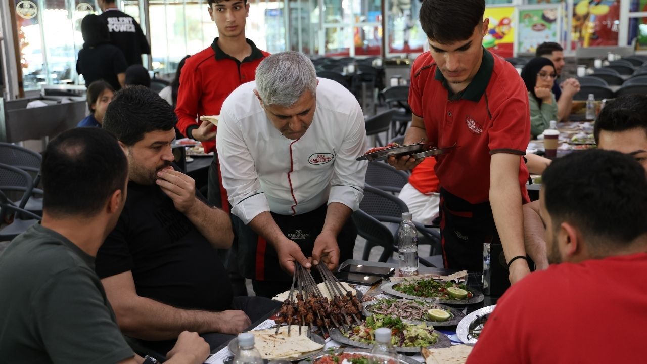 Adana'da Dünya Kupası Heyecanı Ciğer Ve Kebap Eşliğinde Yaşandı (2)
