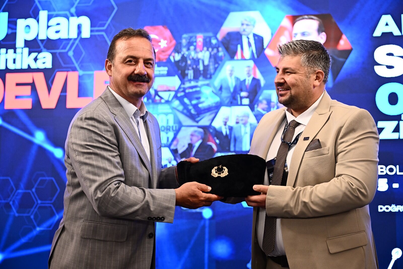 Anahtar Parti Zirvesinde Adana Teşkilatına Ödül (2)