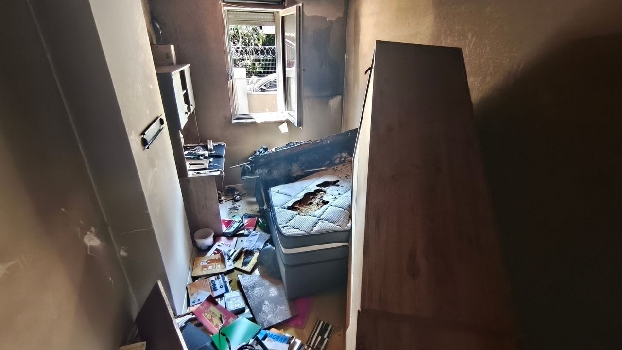 Annesinin Ihbarı Faciayı Önledi! Kendini Odaya Kilitleyip Yangın Çıkardı (2)