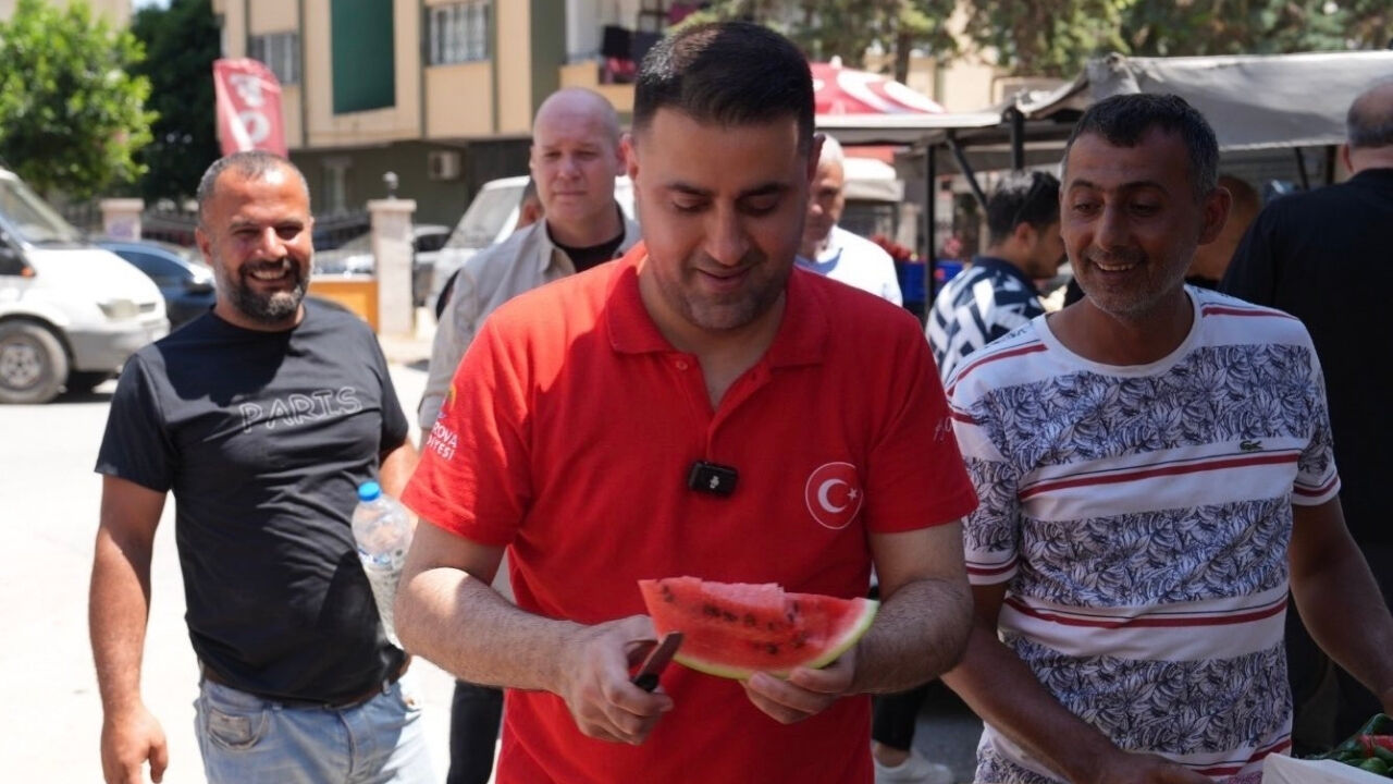 Başkan Kozay, Güzelyalı’da Vatandaş Ve Esnafla Buluştu