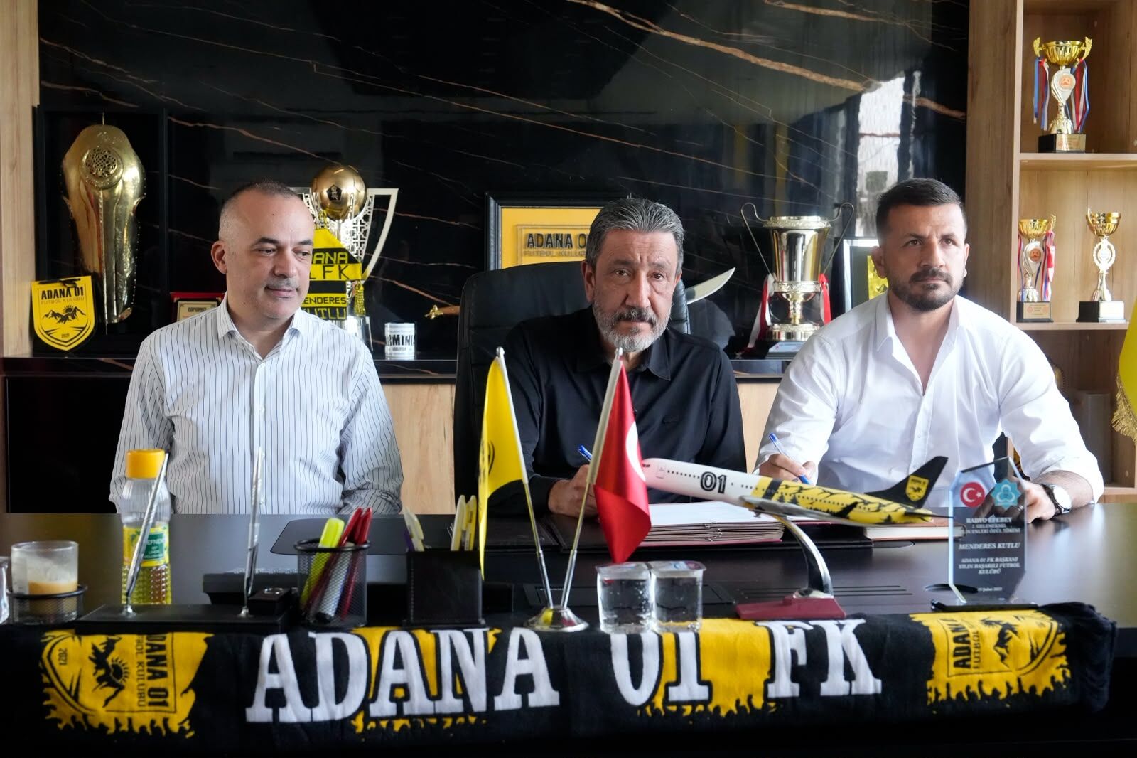 Cafer Elek Adana 01 Fk'ya Imza Attı2