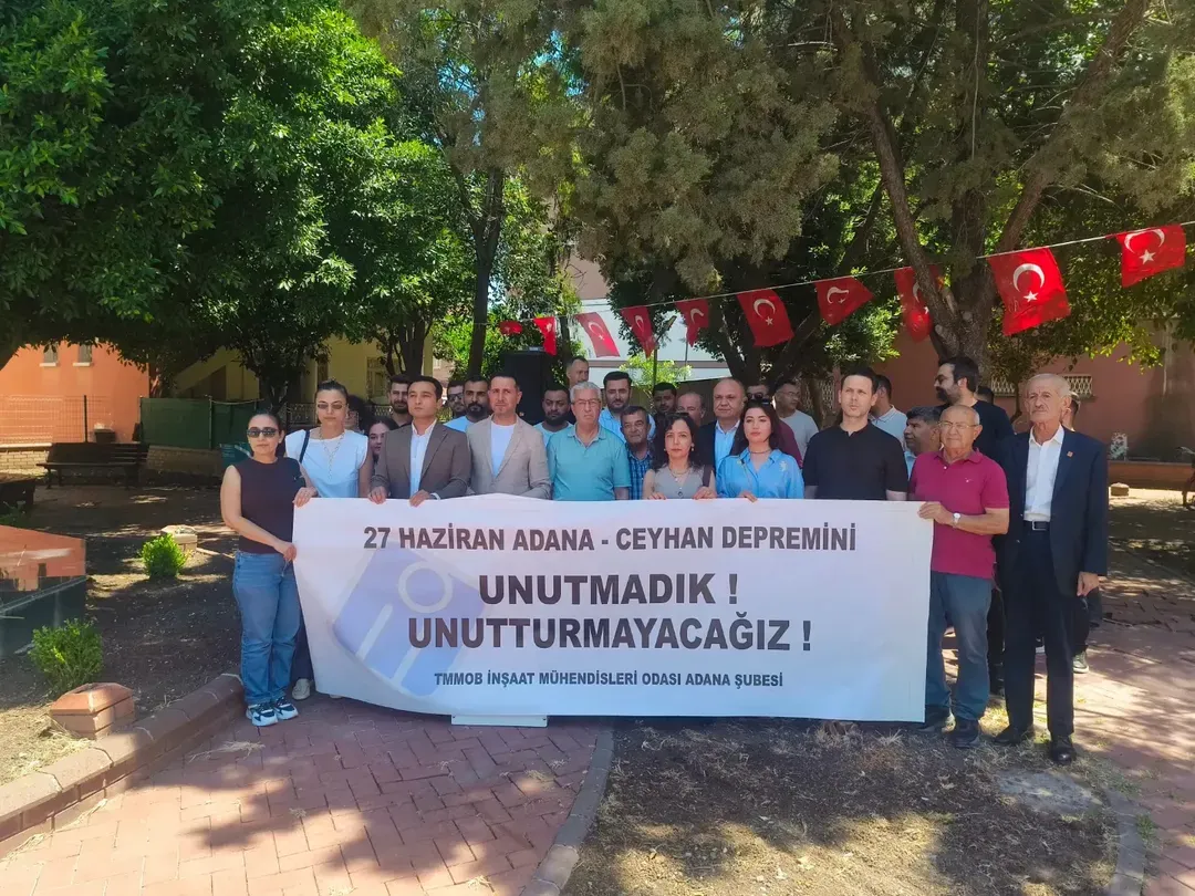 Ceyhan Unutmadı 27 Haziran Depremi Şehitleri 28. Yılında Saygıyla Anıldı (3)