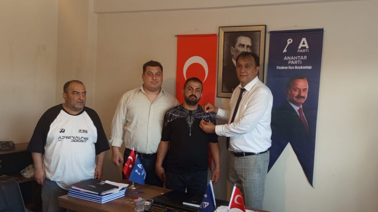Ceyhan'da Anahtar Parti'ye 20 Kişilik Toplu Katılım Gerçekleşti
