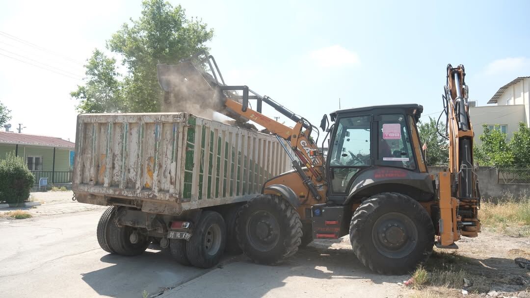 Ceyhan’da Ekipler Dört Bir Koldan Sahada (2)