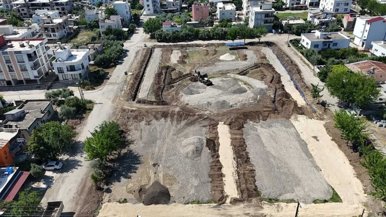 Ceyhan'da Kent Meydanı Projesi'nde Çalışmalar Sürüyor (1)