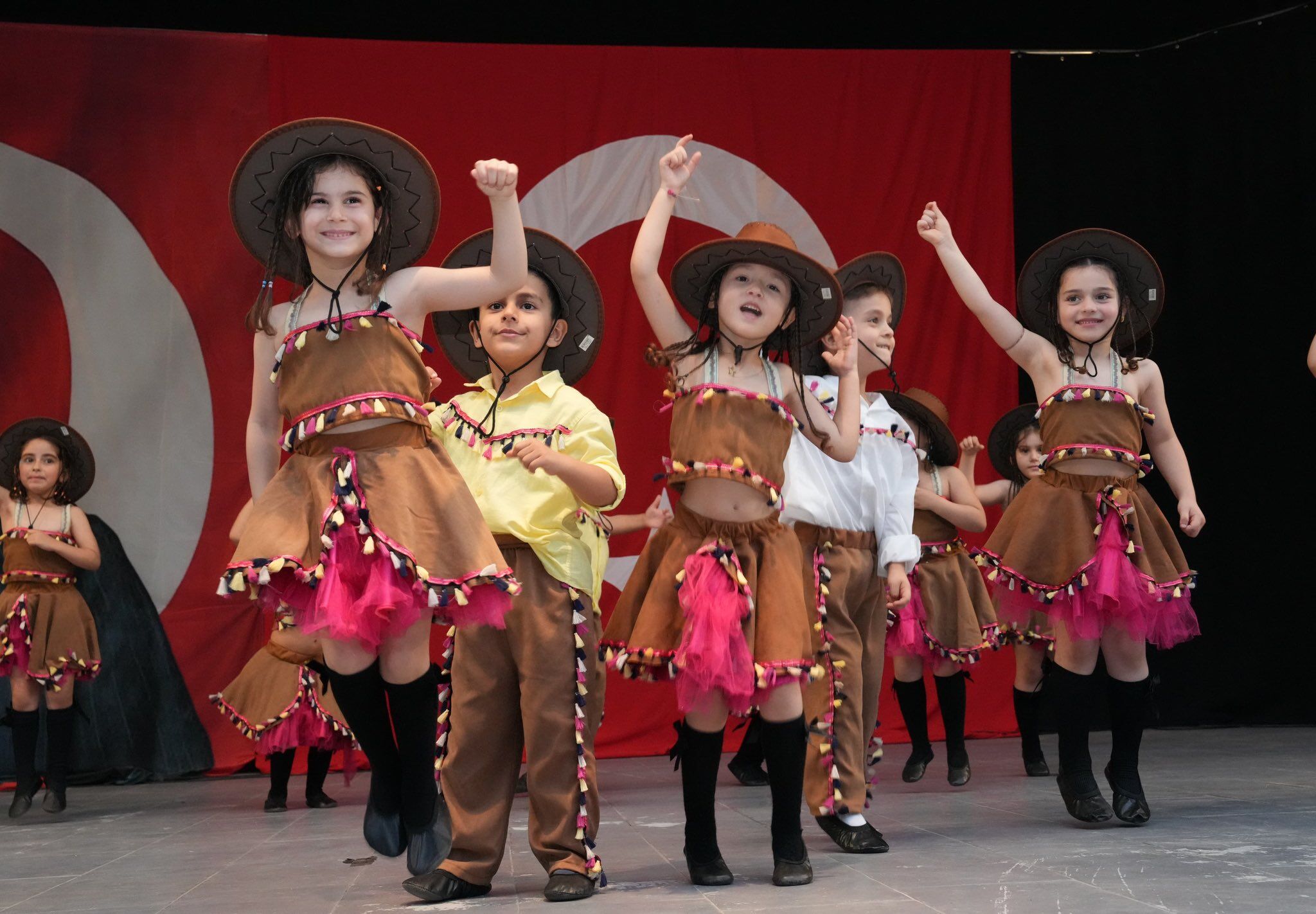 Çukurova Belediyesinde Miniklerin Yıl Sonu Heyecanı