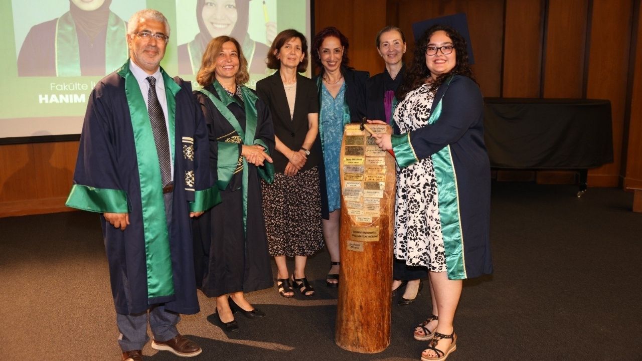 Çukurova Üniversitesi'nde Sanat Dolu Mezuniyet Töreni (2)