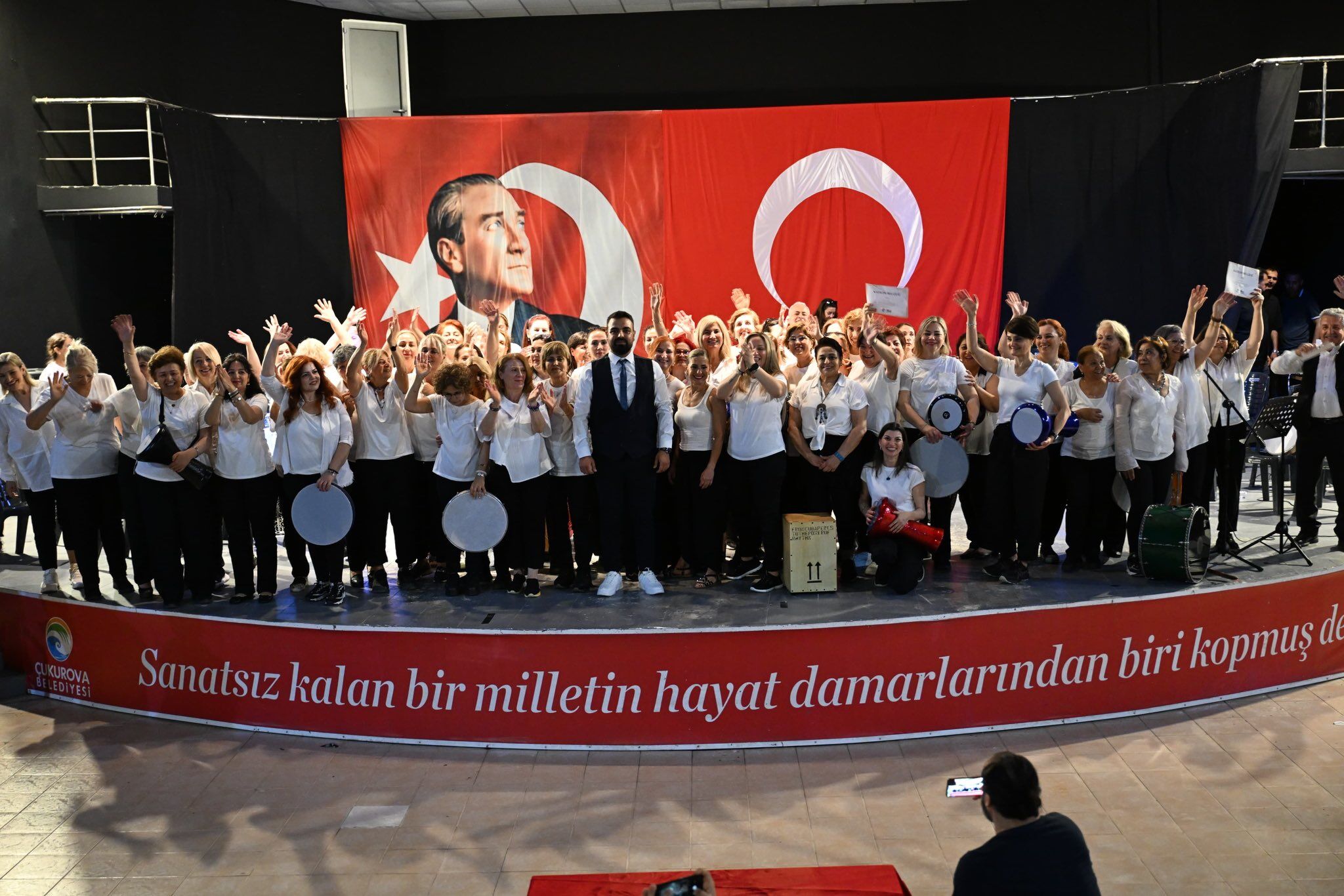 Çukurova'da Sanat Dolu Gece, Vatandaşlar Amfi Tiyatroya Akın Etti2