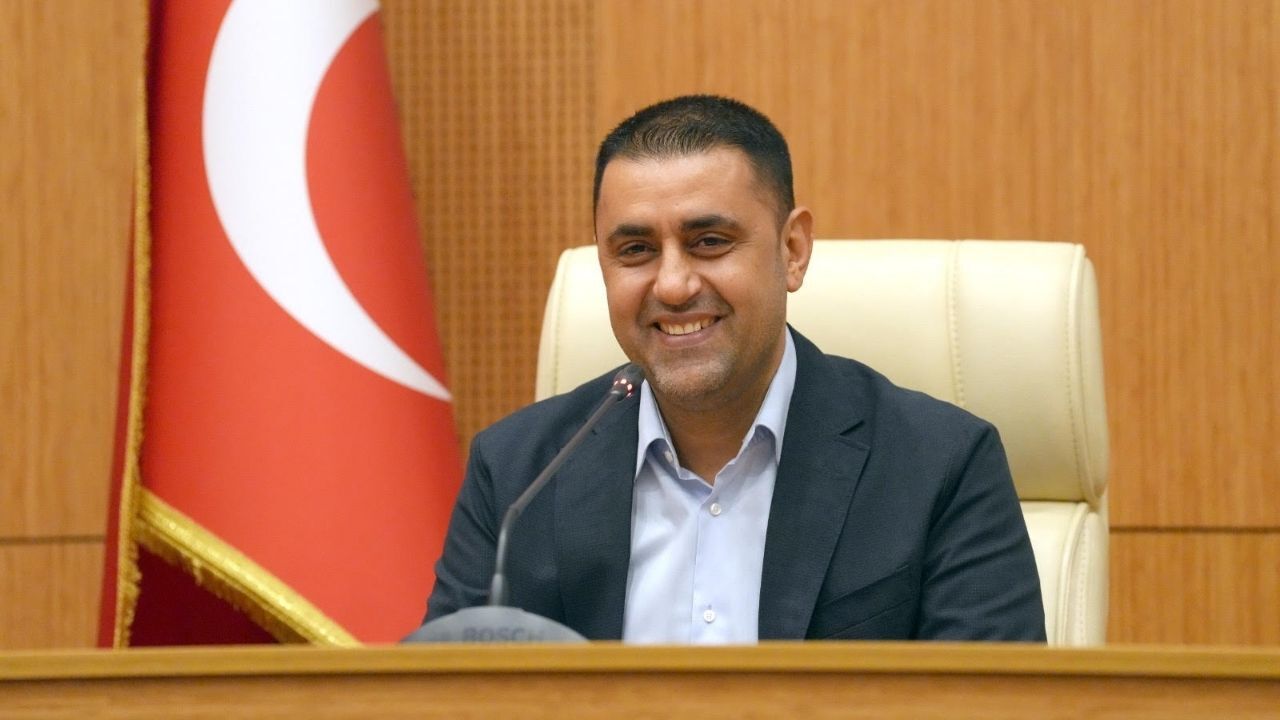 Son Dakika: Çukurova Belediye Başkanı Emrah Kozay, CHP'den istifa etti