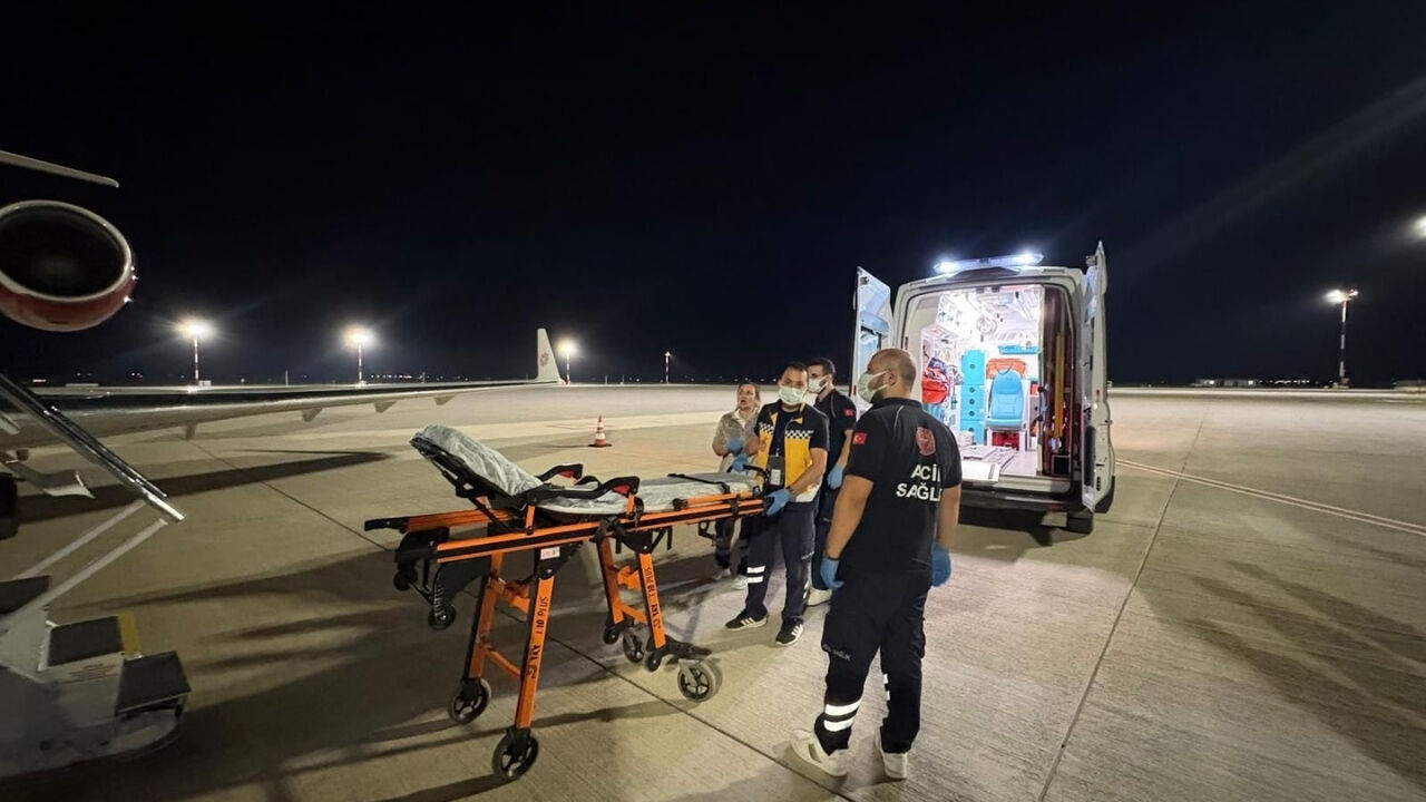 Endonezya'da Yaralanan Türk Vatandaşı Hava Ambulansıyla Adana'ya Getirildi (1)