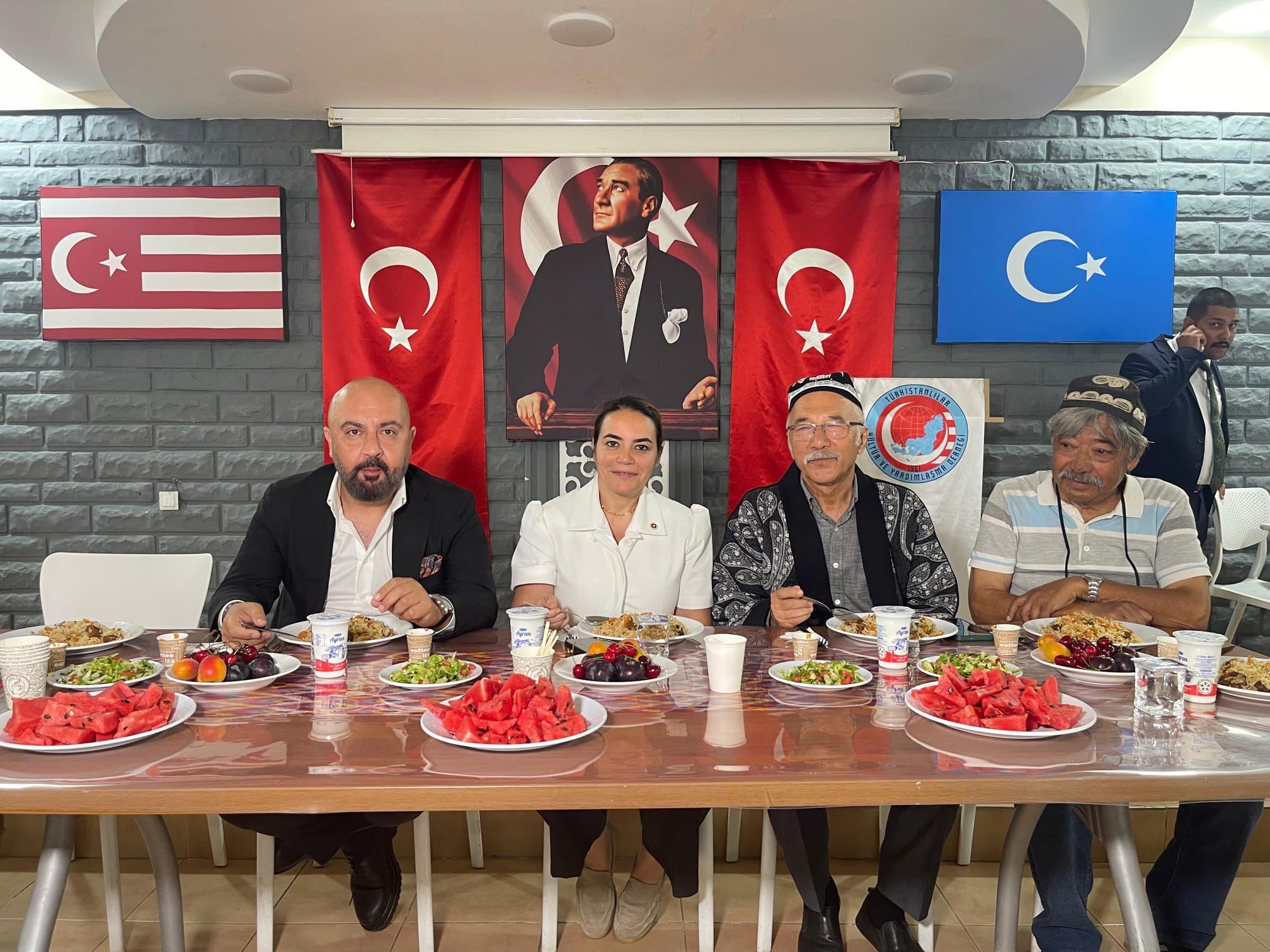 İyi̇ Parti Adana Teşkilatı Türkistanlılar Derneği'ni Ziyaret Etti