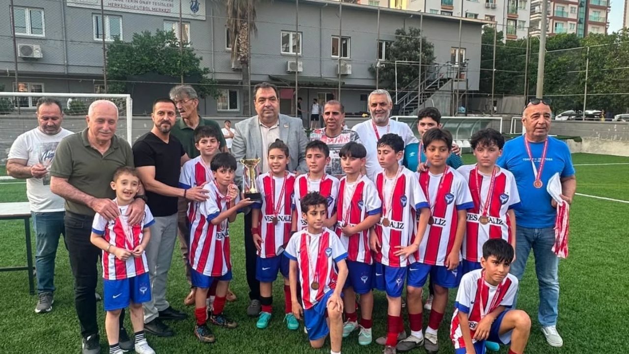 Kanaryaspor Sezonu Madalya Ve Kupayla Noktaladı