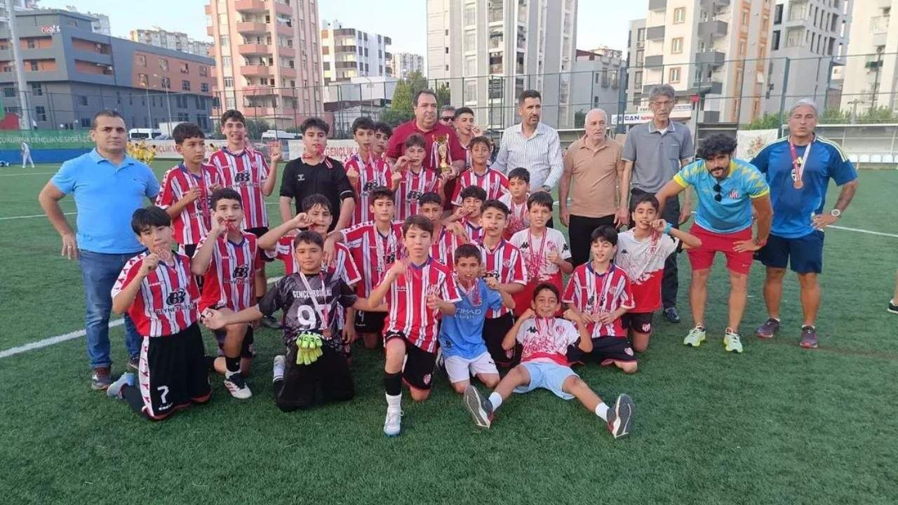 Kanaryaspor U13 Ligi'nin Şampiyonu Oldu