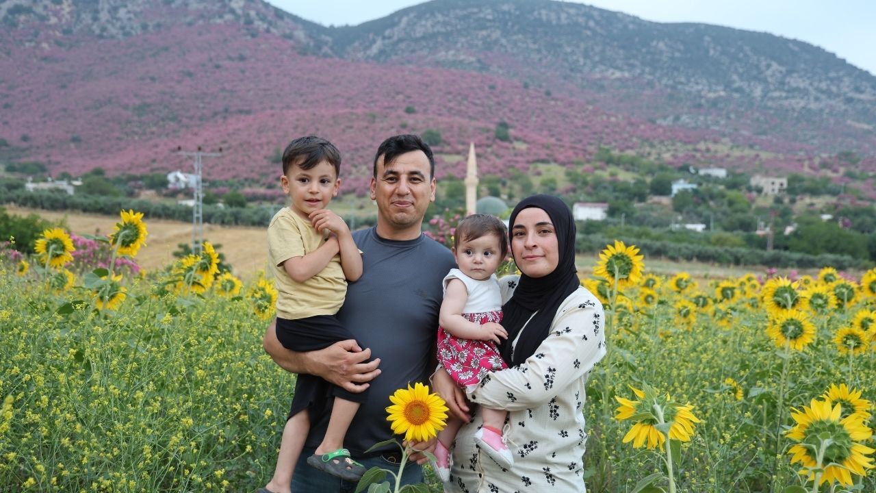 Kozan’da Kartpostallık Manzara Pembe Ve Sarının Muhteşem Uyumu