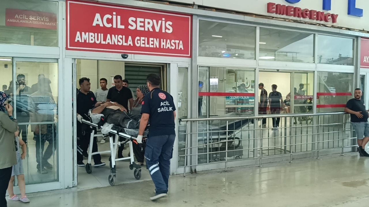 Kozan’da Kontrolden Çıkan Biçerdöver Devrildi (1)