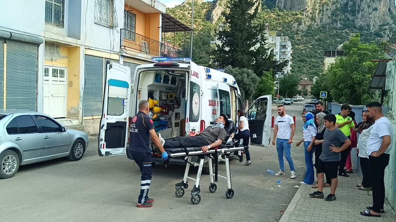Kozan'da Motosiklet Ile Otomobil Çarpıştı 2 Yaralı (1)