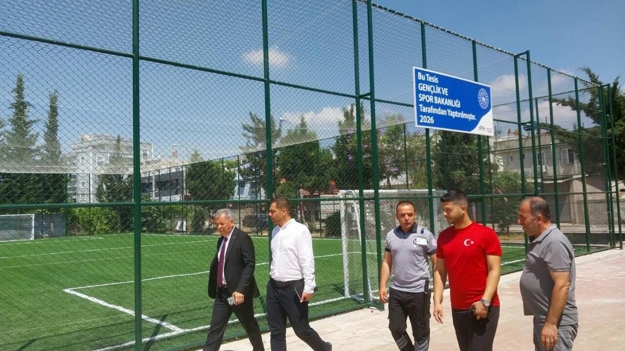 Loğoğlu, Nihat Geven Spor Salonu'ndaki Çalışmaları Yerinde Inceledi