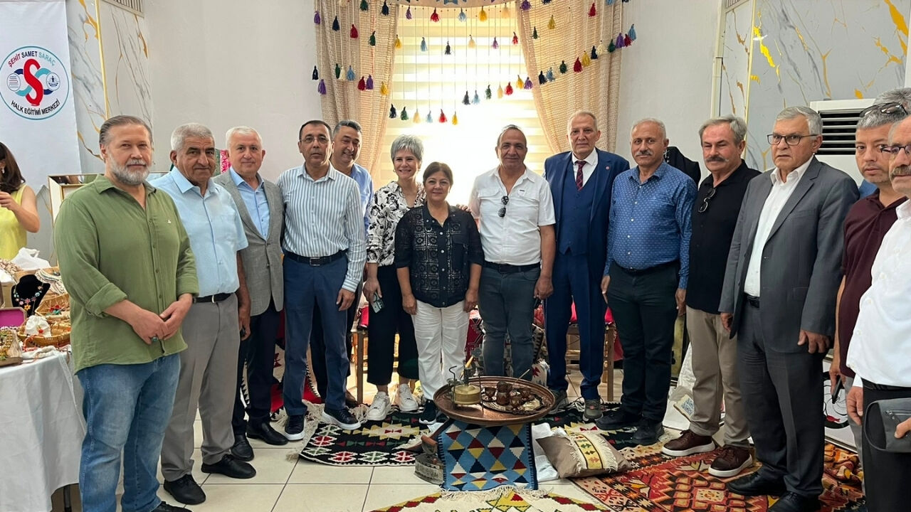 Mhp Adana İl Başkanlığından Yüreğir'deki Yıl Sonu Sergisine Ziyaret (1)