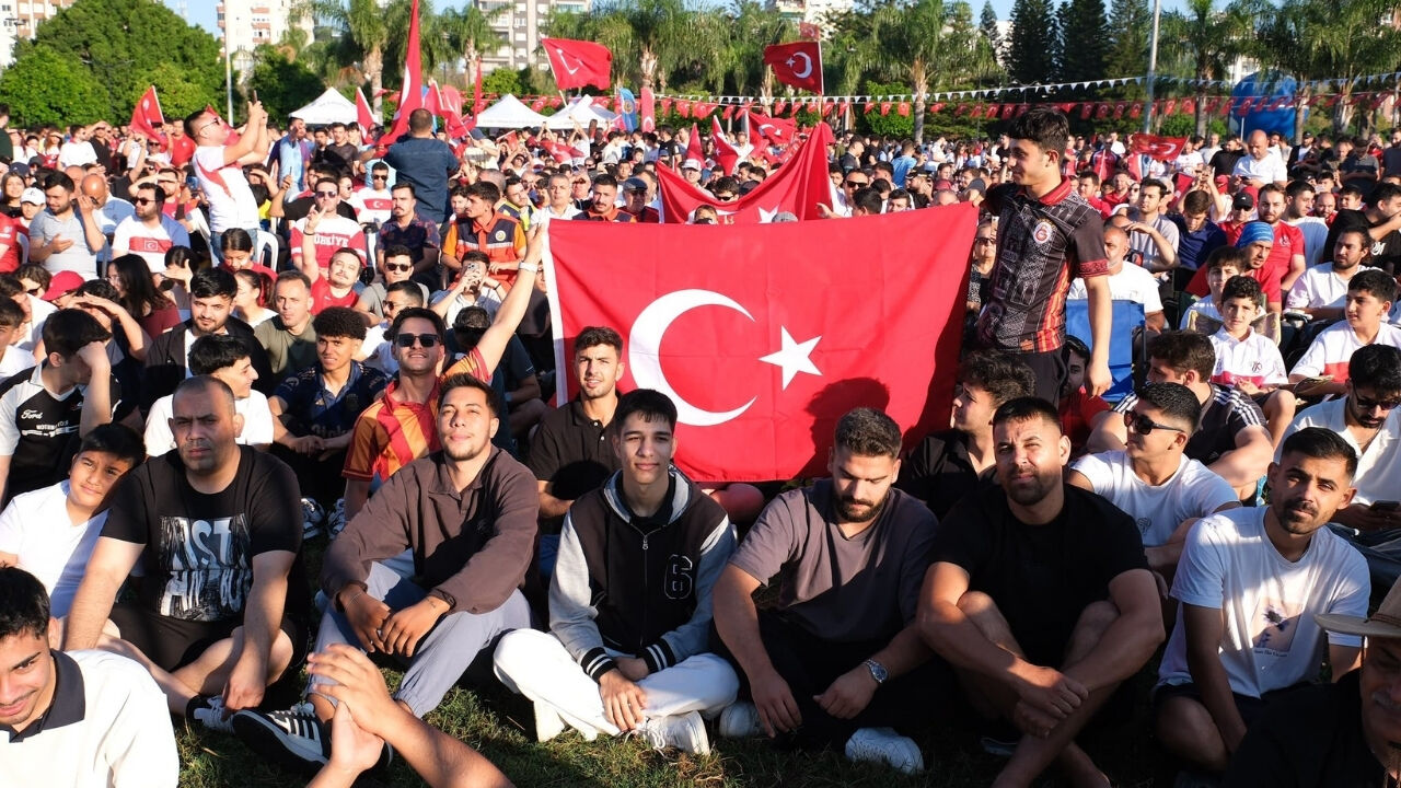 Miilli Maç Coşkusu Merkez Park'ta Yaşandı
