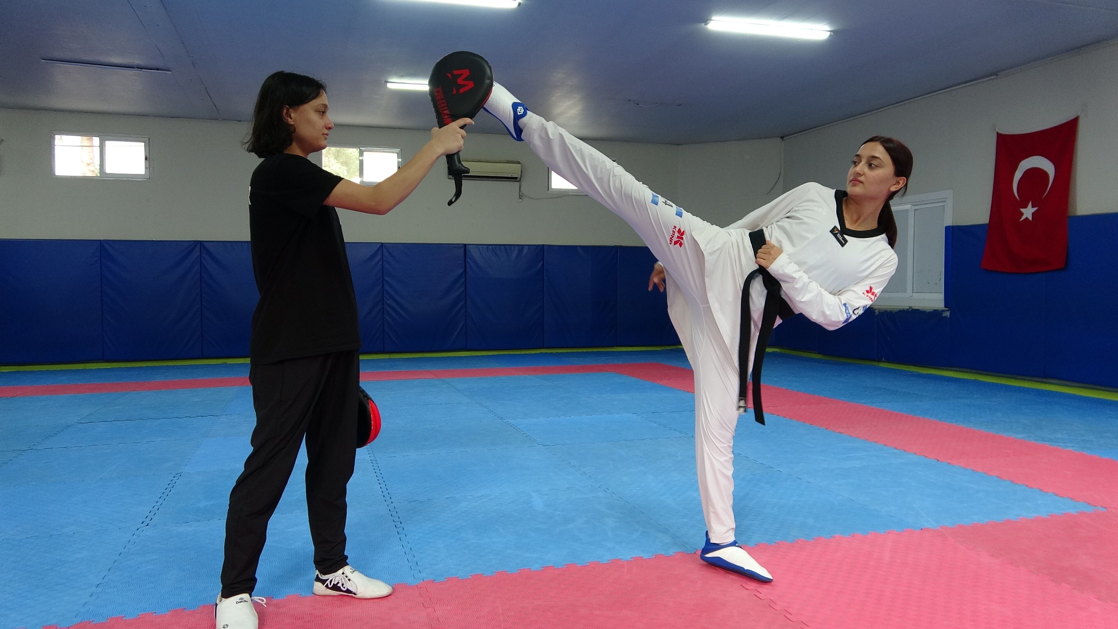 Milli Taekwondocu Özge Özbey Sakatlığı Aşarak Şampiyon Oldu! (1)-1