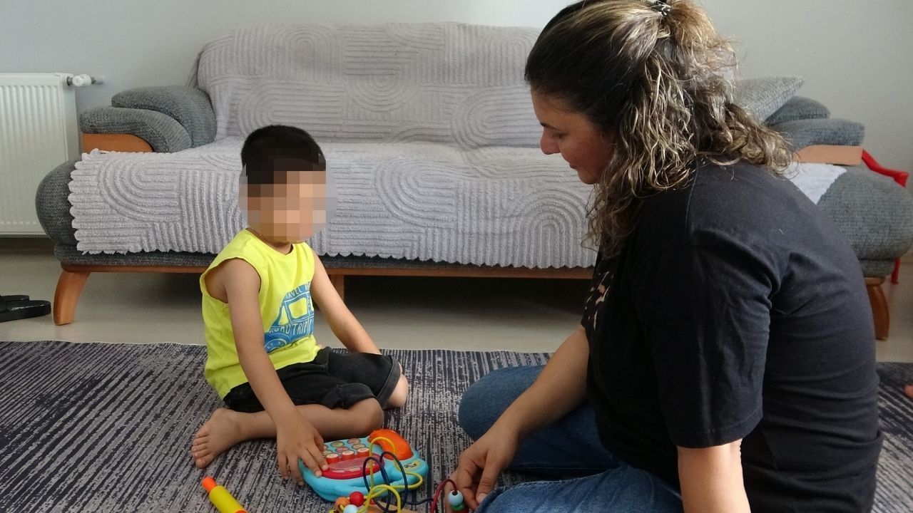 Otizmli Çocuğa Şiddet Iddiası Görüntüler Kan Dondurdu (2)
