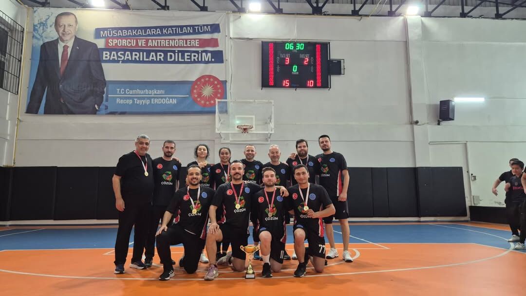 Pozantı Voleybol Bahar Turnuvası’nda Kupa Bi̇şeki̇l’in (2)