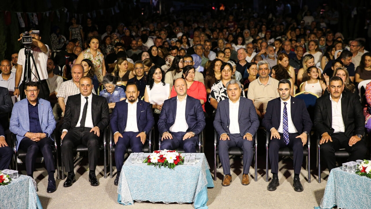 Sanatçı Ahmet Selçuk İlkan Adana'da Konser Verdi (1)