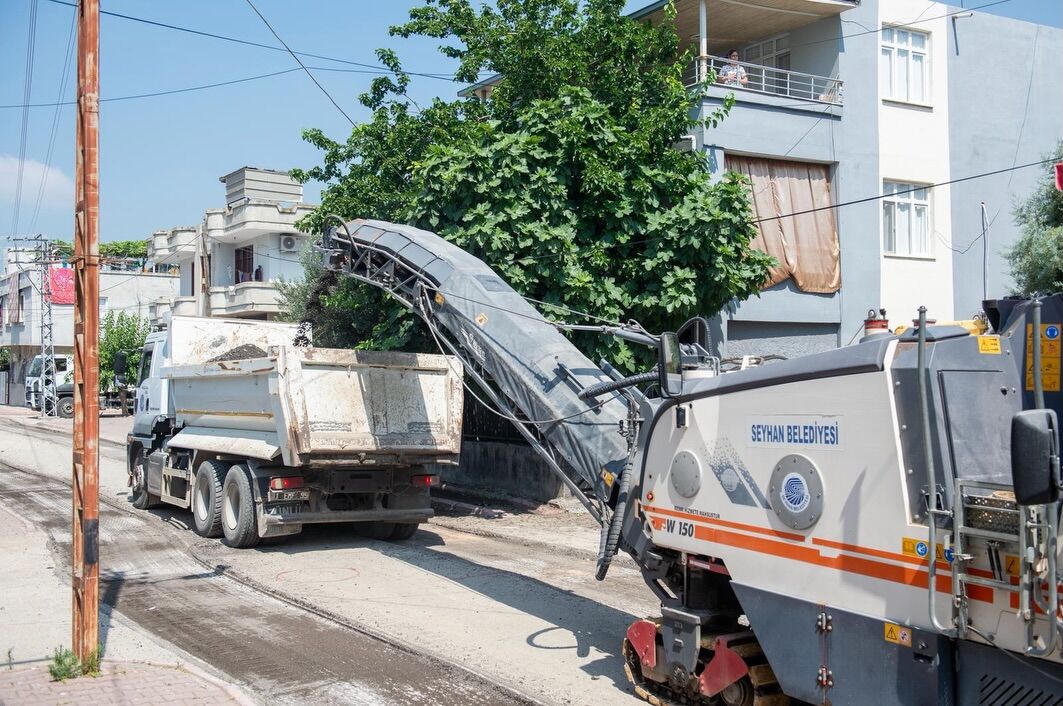 Sarıhamzalı’da Konforlu Ulaşım İçin İlk Adım Seyhan Ekipleri Sahada (1)