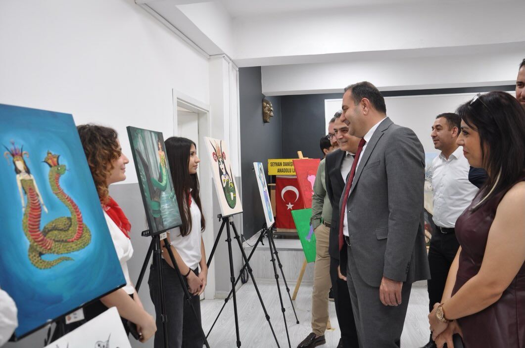 Seyhan'da Lise Öğrencilerinden Göz Kamaştıran Resim Sergisi (1)