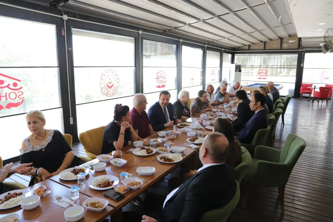 Vali Yardımcısı Erkaya Aktif Yaşam Merkezi’ni Ziyaret Etti (3)