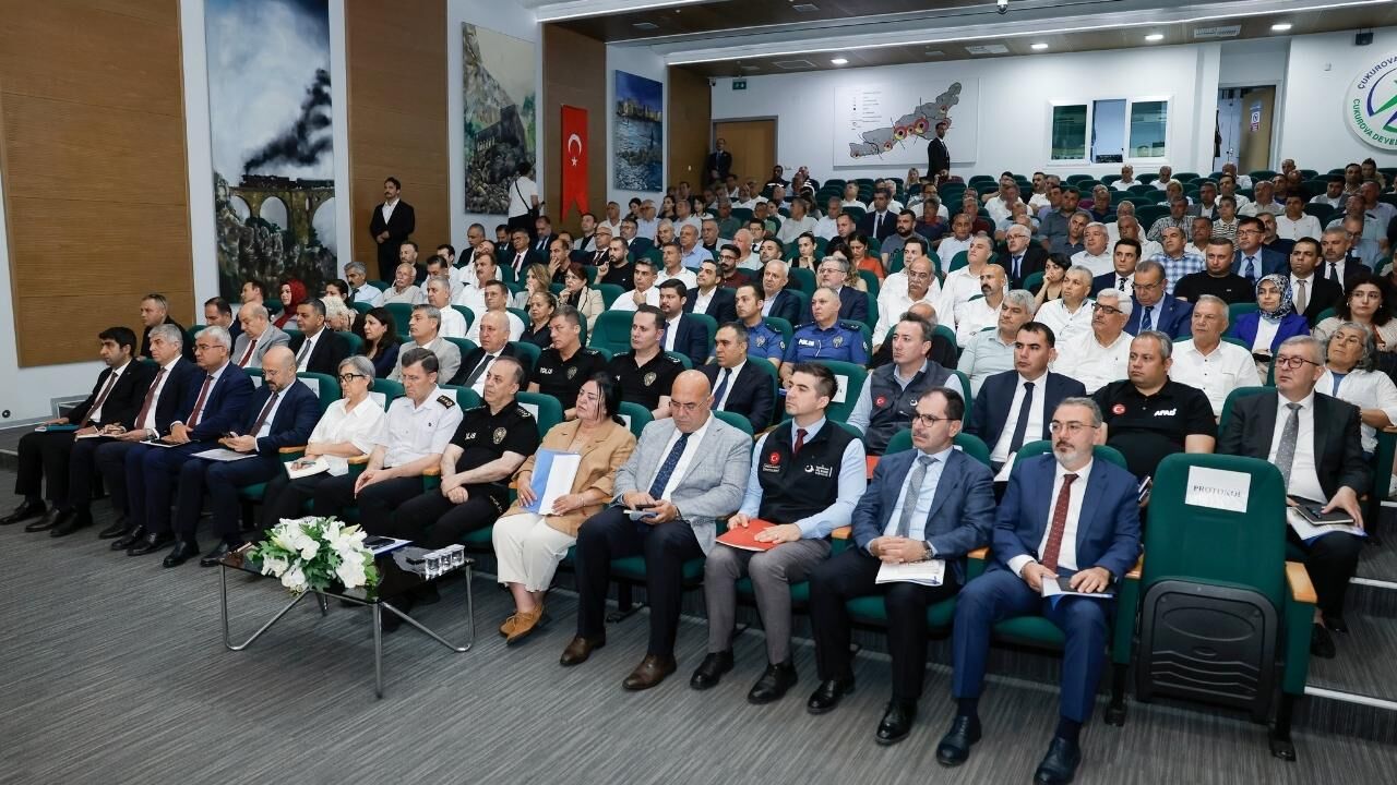 Vali Yavuz, Seyhan Ilçesindeki Muhtarlarla Toplantı Yaptı (2)