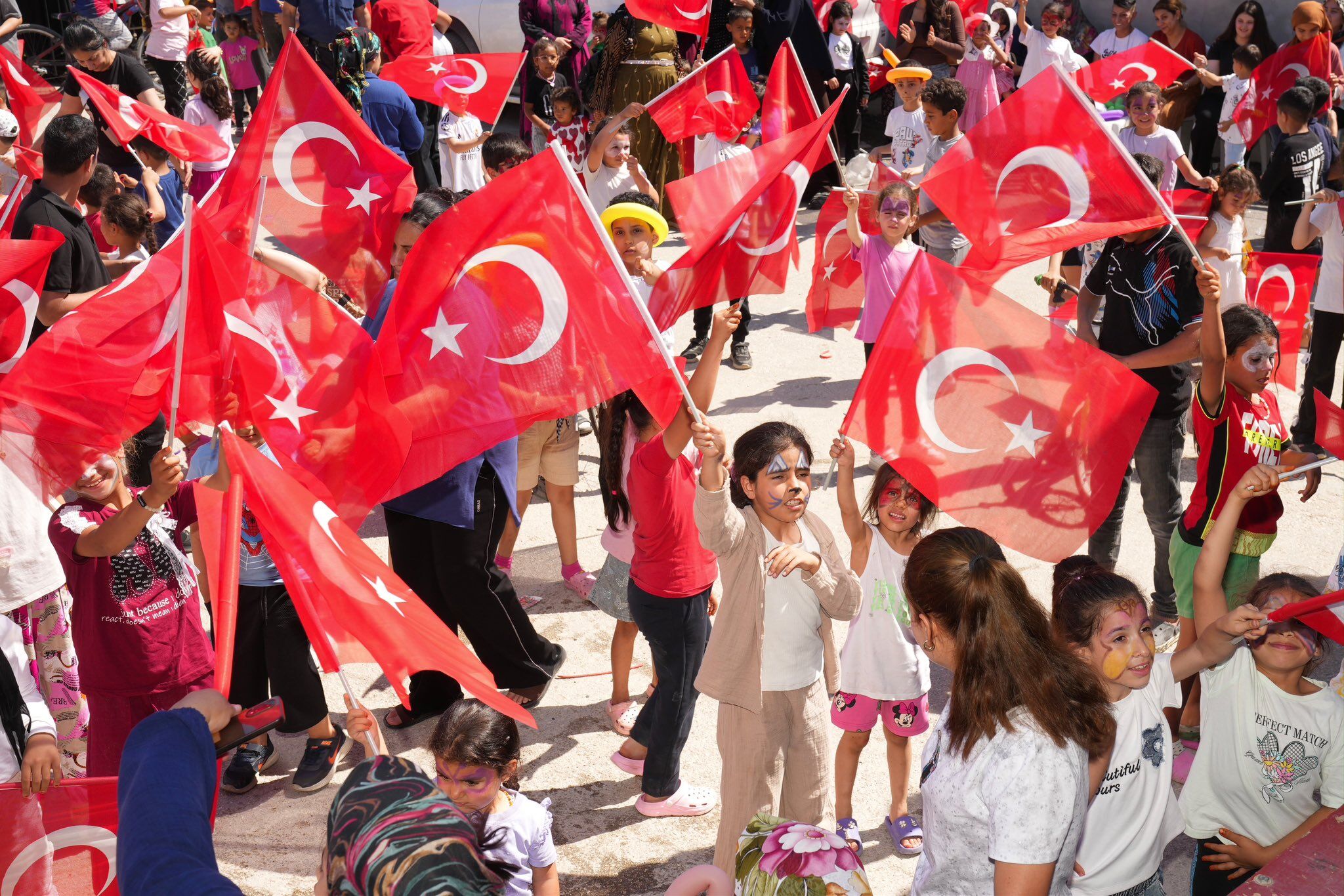 Yüreğir Bu Etkinlikle Sallandı! Mahalle Sakinleri Çocuklarıyla Birlikte Akın Etti2