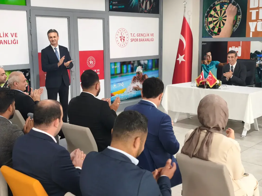 Yüreğir Kaymakamı Mehmet Aksu Başarılı Personelleri Ödüllendirdi (2)