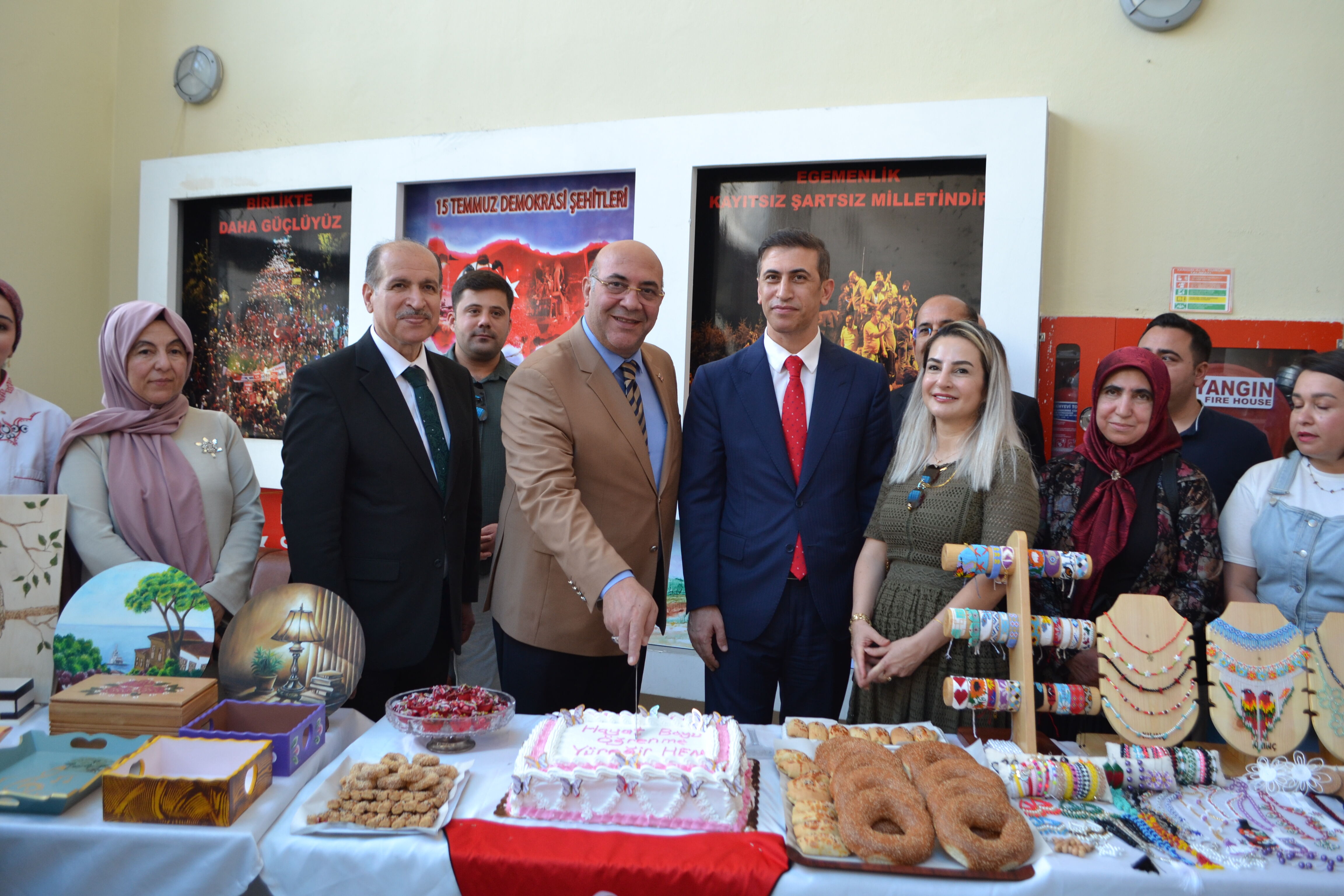Yüreğir'de Hayat Boyu Öğrenme Haftası Yıl Sonu Sergisiyle Taçlandı (2)