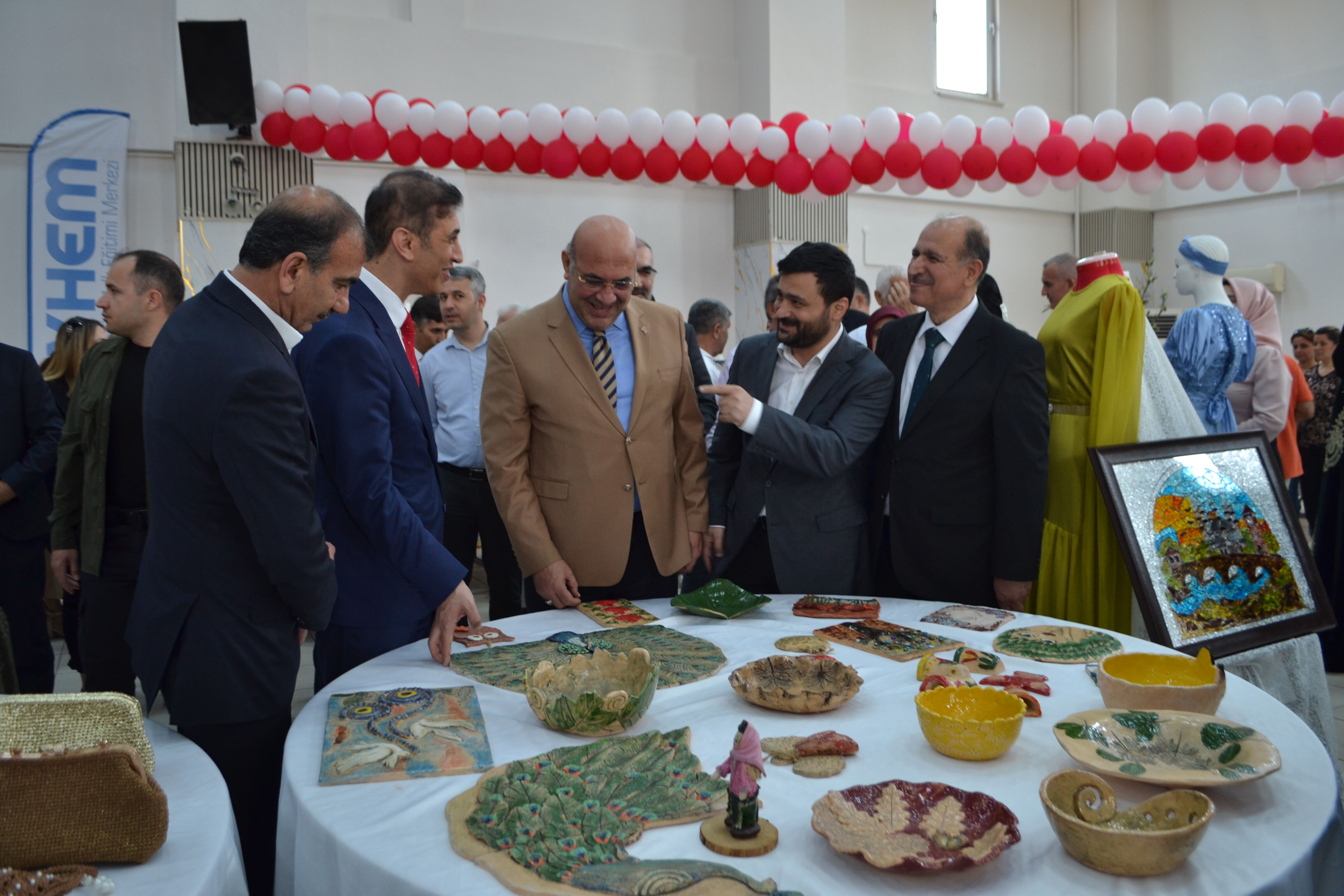 Yüreğir'de Hayat Boyu Öğrenme Haftası Yıl Sonu Sergisiyle Taçlandı (6)