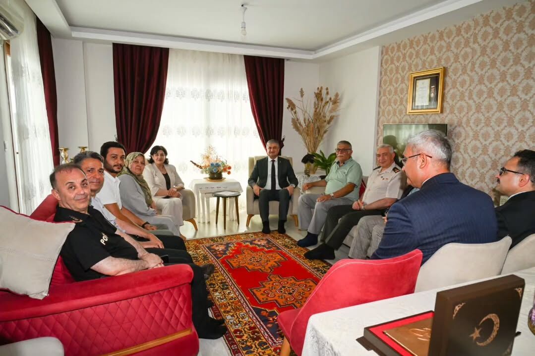 Adana Protokolünden 15 Temmuz Şehitlerinin Ailelerine Anlamlı Ziyaret (1)