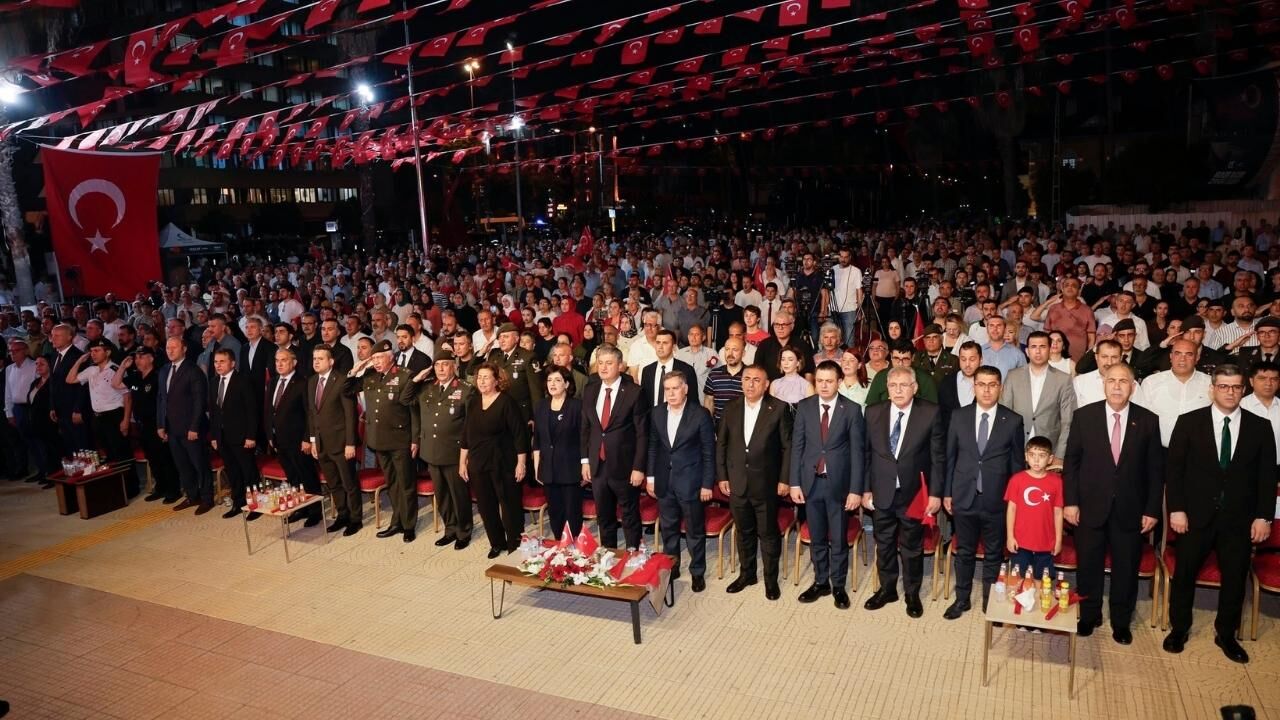Adana'da 15 Temmuz Ruhu Meydanlara Taştı!