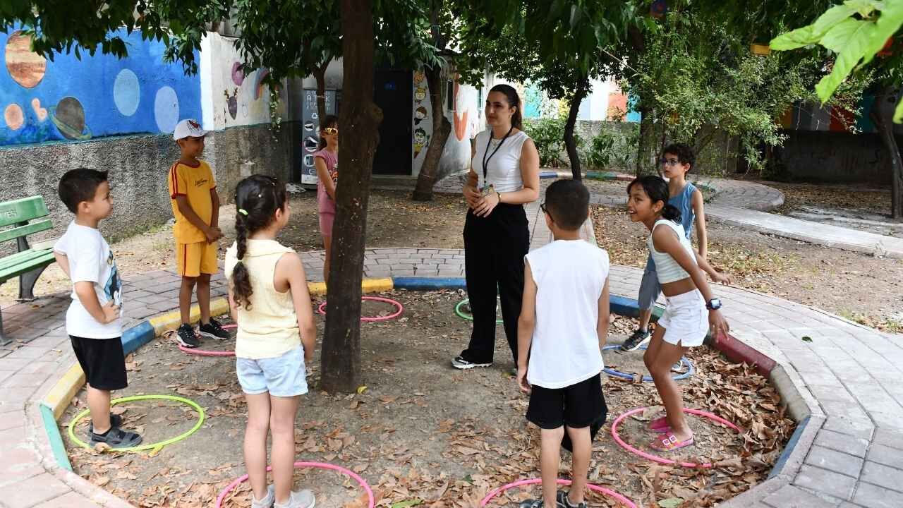 Adana'da 22 Üniversiteli Gönüllü Çocukların Hayatına Dokunuyor (3)