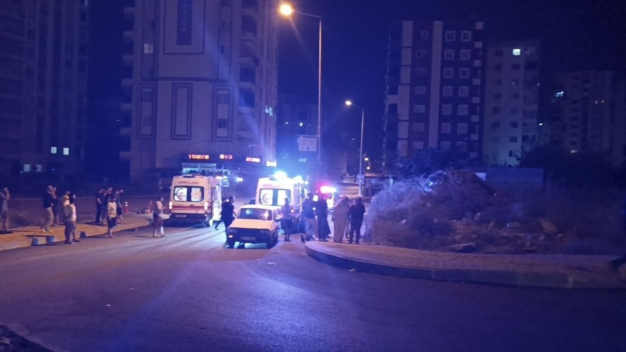 Adana'da 30 Metre Savrulan Otomobil Toprak Yığınına Çarparak Durdu