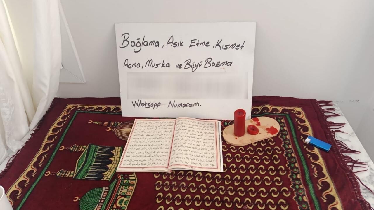 Adana'da Büyü Bozma Vaadiyle Dolandırıcılık Yapan Şebeke Çökertildi (2)