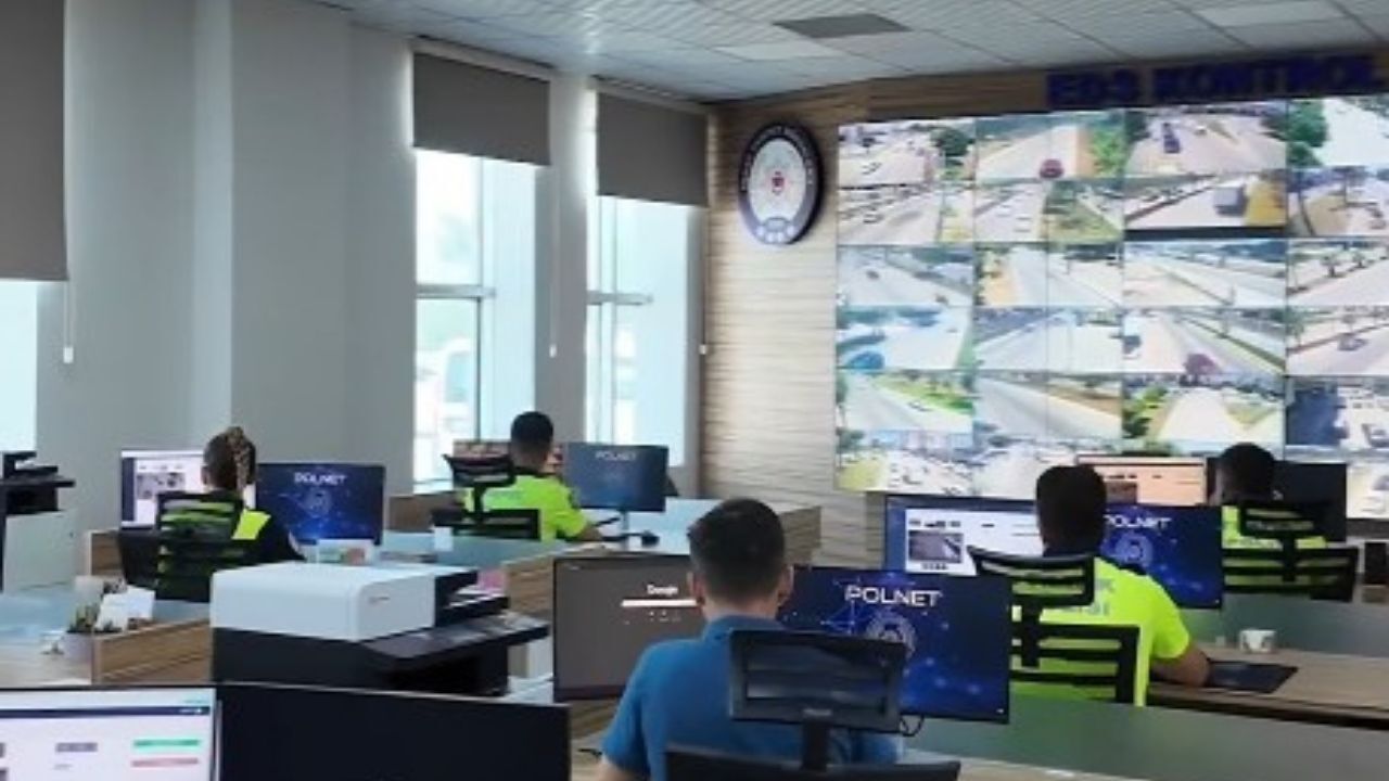 Adana'da Elektronik Trafik Denetimleri Kesintisiz Devam Ediyor (1)