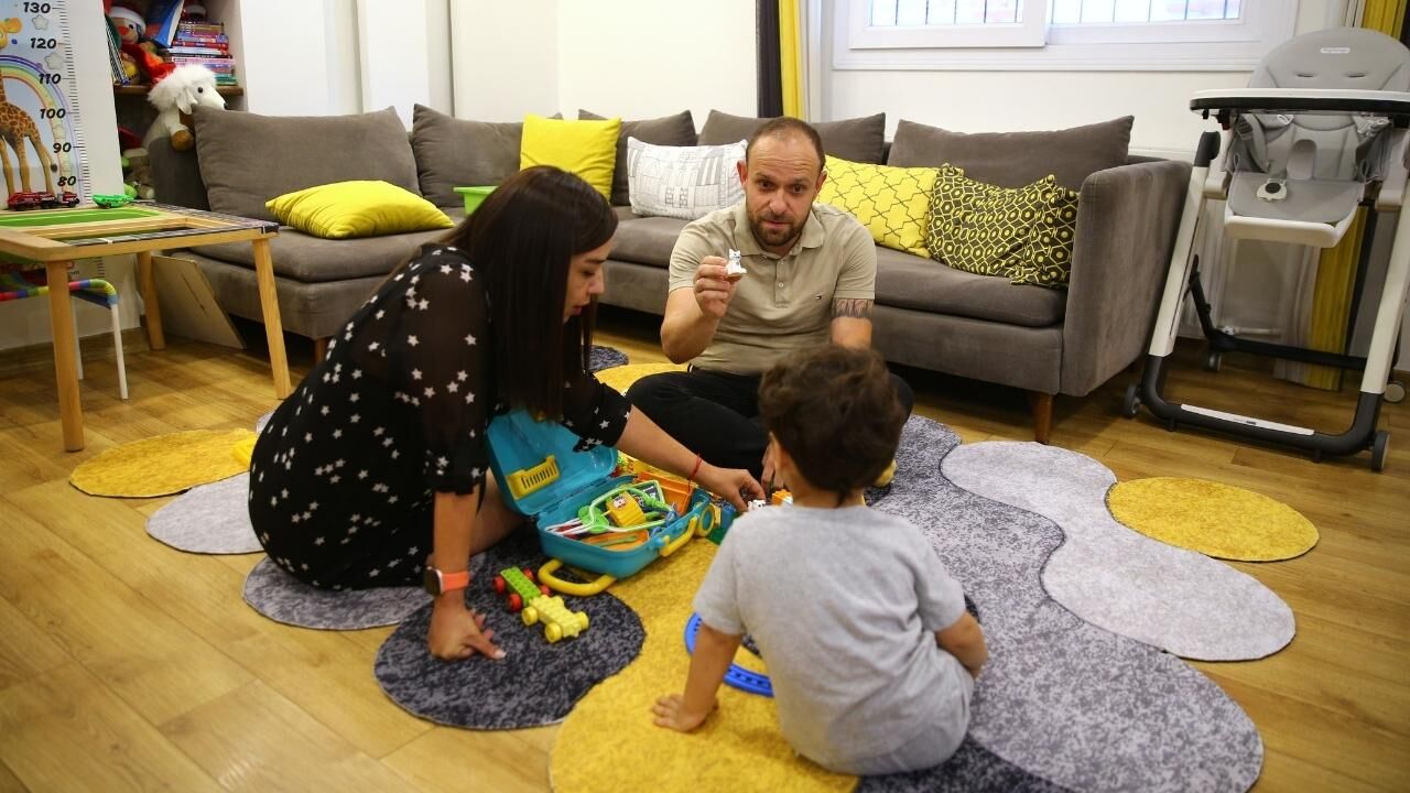 Adana'da Koruyucu Aile Örneği Evlat Hasretini Ozan Atlas Ile Dindirdiler