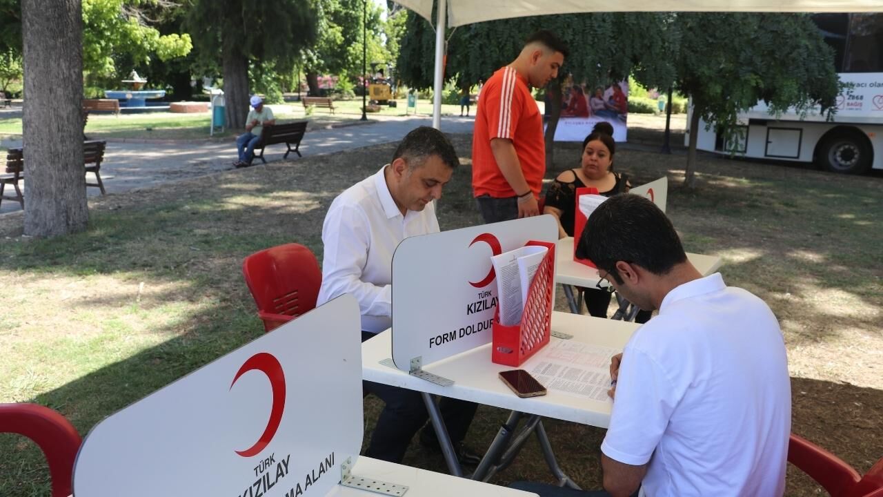 Adana'da Muhtarlardan Örnek Dayanışma! Kan Bağışı Için Tek Yürek Oldular (1)