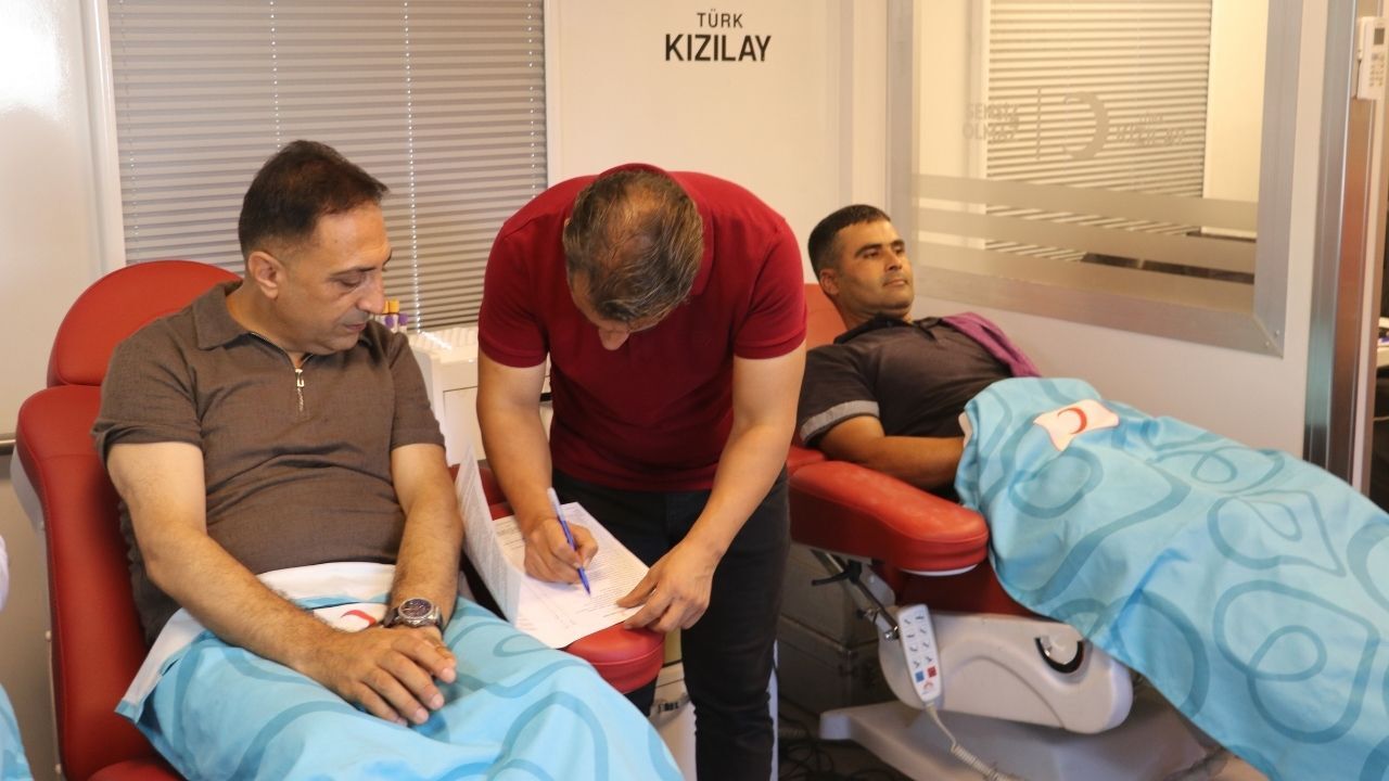 Adana'da Muhtarlardan Örnek Dayanışma! Kan Bağışı Için Tek Yürek Oldular