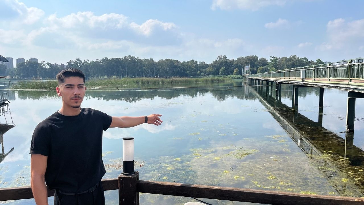 Adana'da Seyhan Nehri'ni Çöpler Sardı! Gönüllü Genç Çöpleri Tek Tek Topladı (2)