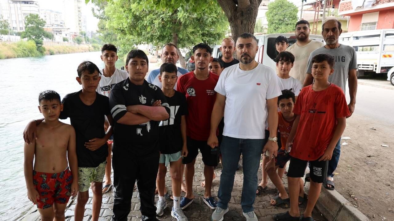 Adana'da Sıcaklar Tehlikeyi Büyüttü! Mahalleli Çocuklar Için Seferber Oldu