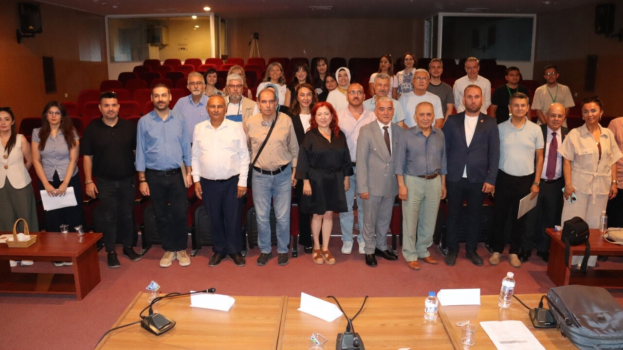 Adana'da yerel medya ve akademi dünyası bir araya geldi