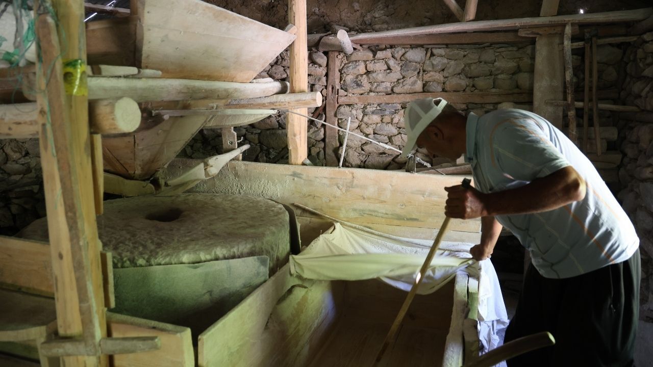 Adana'daki 500 Yıllık Tarihi Değirmen Tam 5 Asırdır Durmadan Çalışıyor