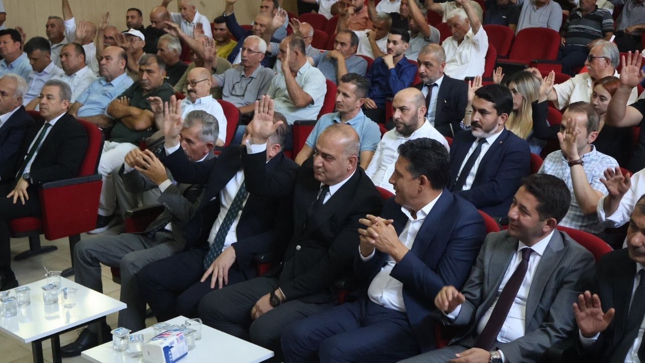 Amhp Saimbeyli İlçe Kongresi'nde Mehmet Durmuşoğlu Güven Tazeledi (2)